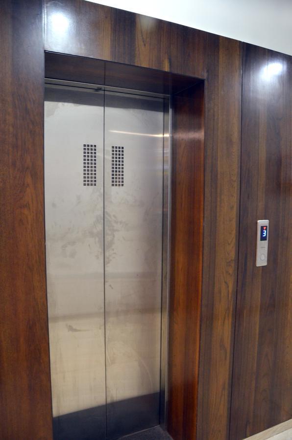 Hotel Janta Inn Surat Exterior photo
